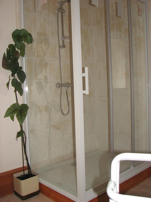 Le Deyran Panzió Égliseneuve-dʼEntraigues Kültér fotó